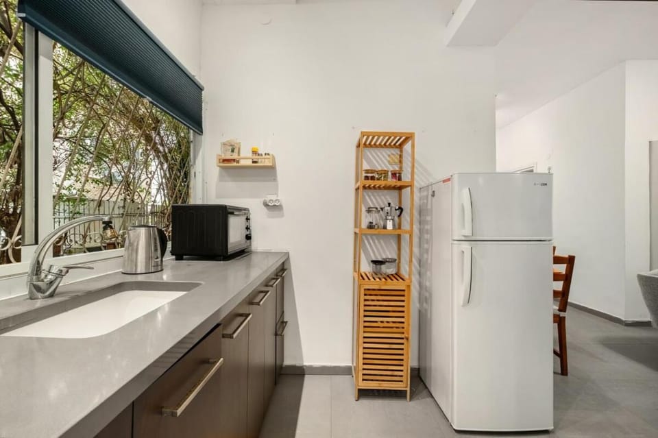 Old North Stay Steps to Yarkon Park by SeaNRent Apartment in Tel Aviv-Yafo
