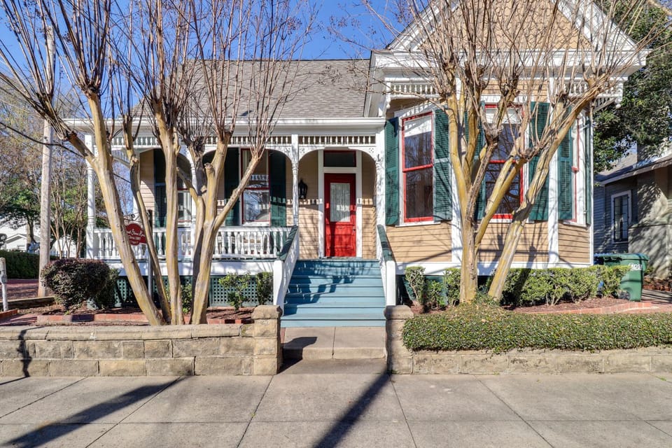 Walk to Mississippi River & Dtwn: Historic Haven! House in Natchez