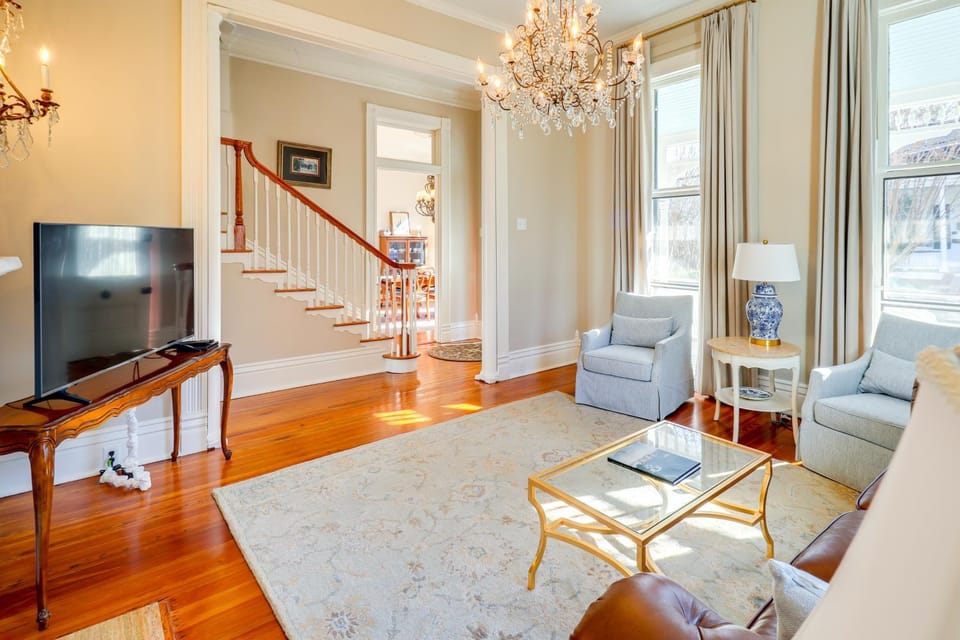 Walk to Mississippi River & Dtwn: Historic Haven! House in Natchez