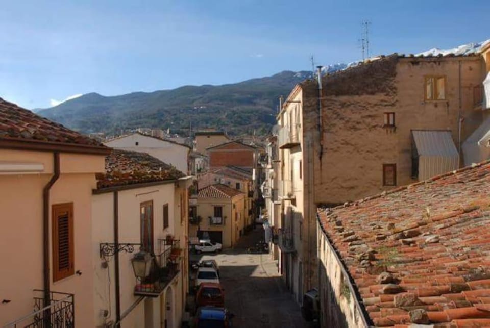 Il Cortiletto Apartment in Castelbuono