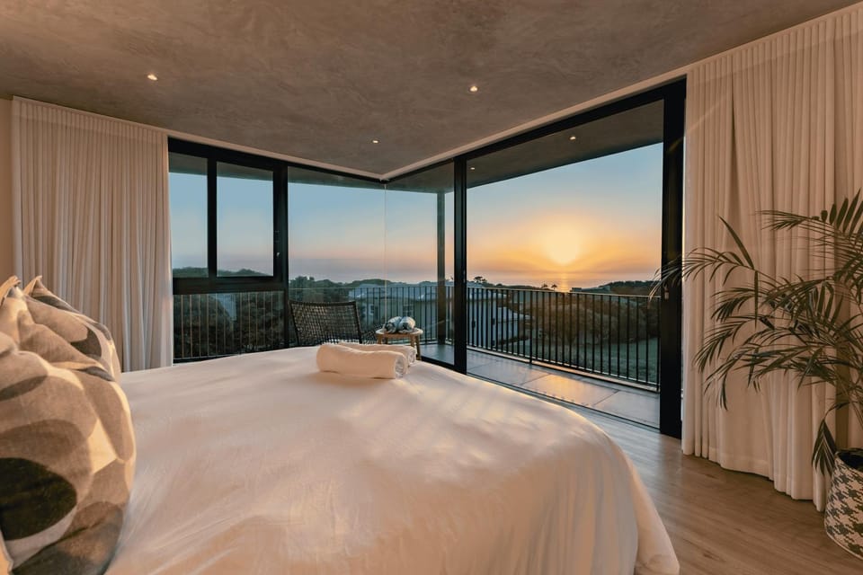 Bed, Natural landscape, View (from property/room), Balcony/Terrace, Bedroom, Sea view, Sunrise, Sunset