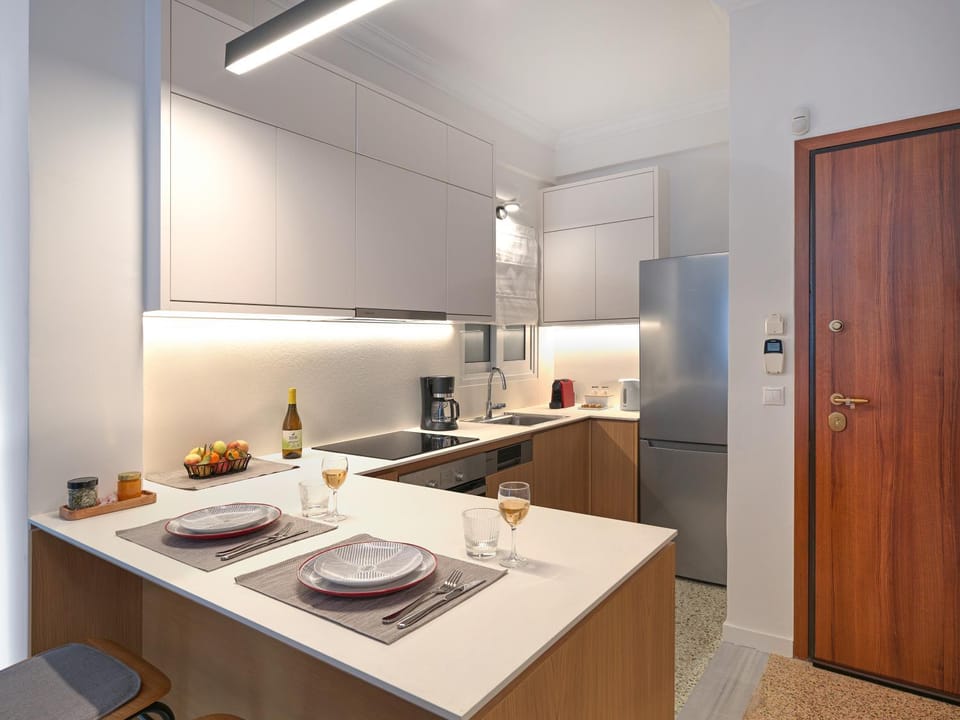 Kitchen or kitchenette, Dining area, oven, stove