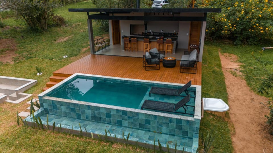 BBQ facilities, Swimming pool, fireplace, sunbed