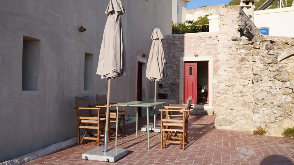 Day, Dining area