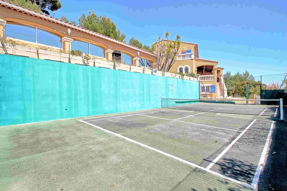 Tennis court