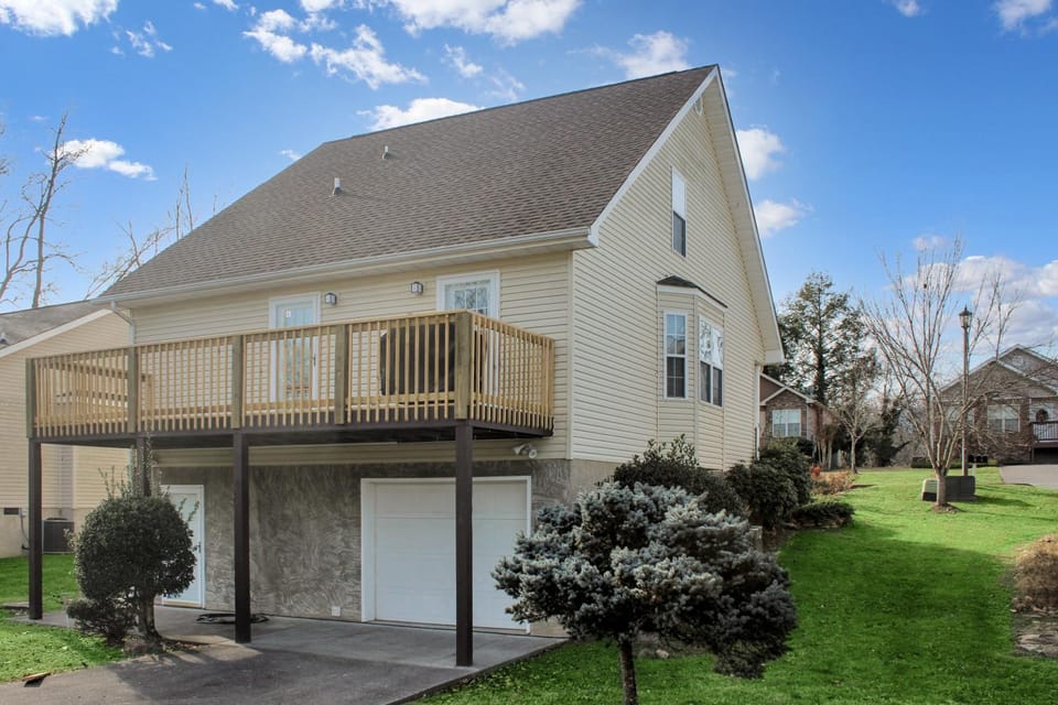 Property building, Patio, Spring, Day, Neighbourhood, Natural landscape, BBQ facilities, BBQ facilities, View (from property/room), View (from property/room), Balcony/Terrace, Balcony/Terrace, Decorative detail, Decorative detail