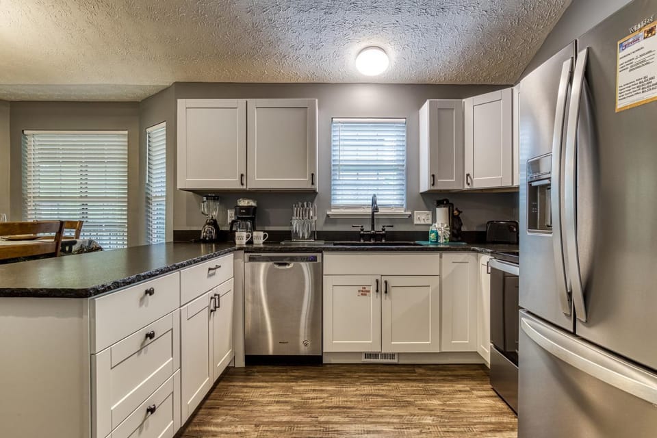 Kitchen or kitchenette, dishwasher, oven, pet friendly, stove