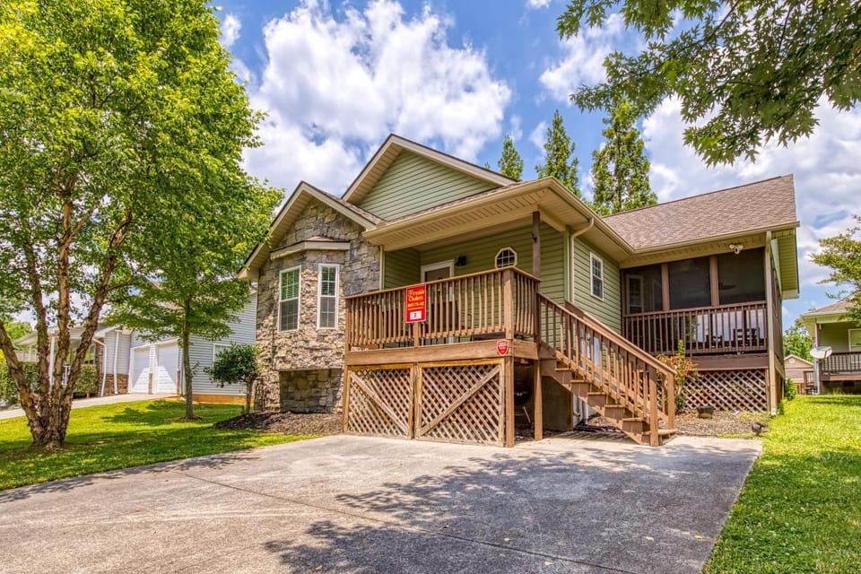 Property building, Neighbourhood, Street view, pet friendly