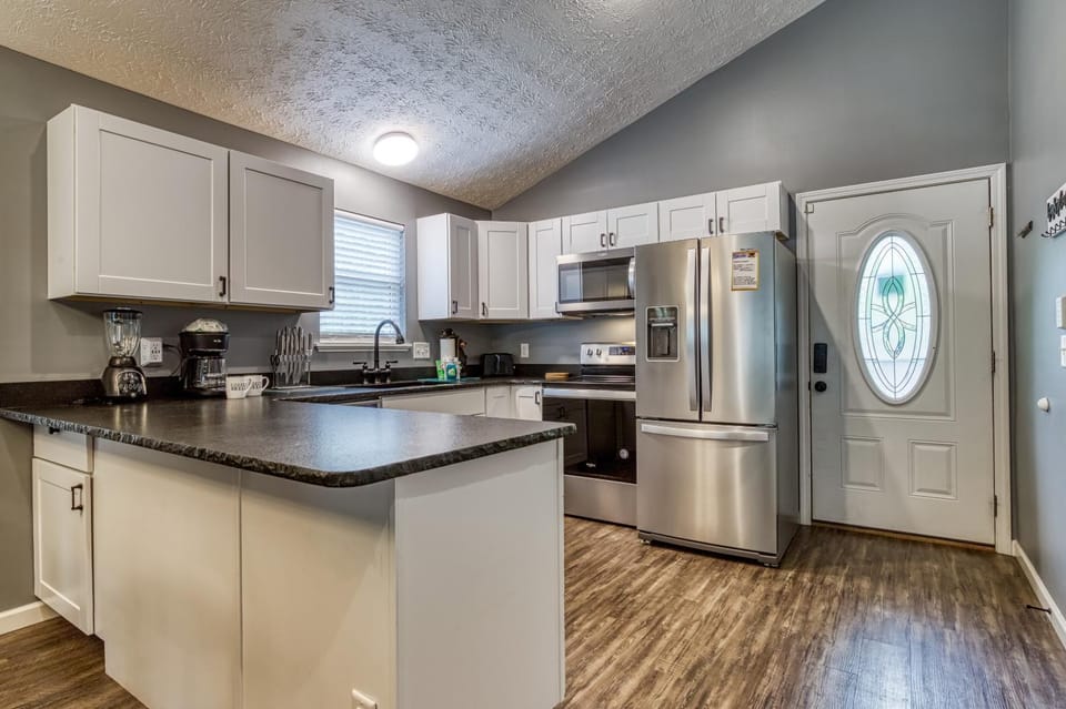 Coffee/tea facilities, Kitchen or kitchenette, dishwasher, oven, pet friendly, stove, toaster