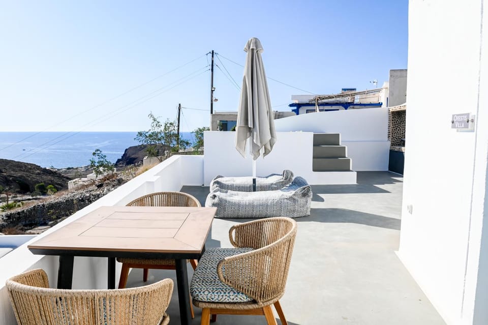View (from property/room), Balcony/Terrace, Seating area, Sea view, sunbed