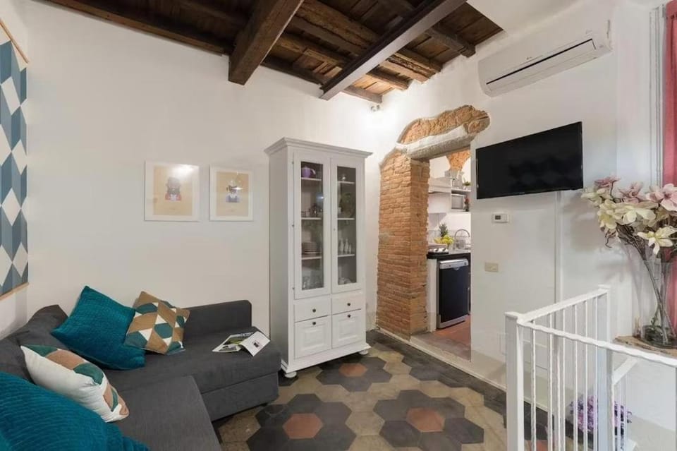 Keys of Italy - F2 -1Bedroom Apt by Santa Croce Apartment in Florence