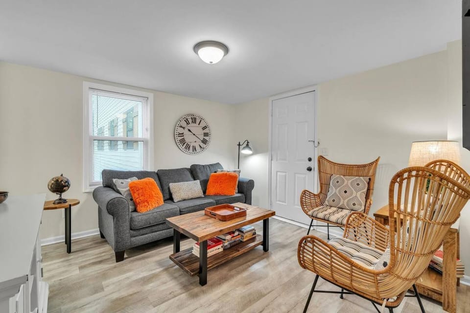 Walk Downtown Parkside City View Beautifully Remodeled House in Ann Arbor