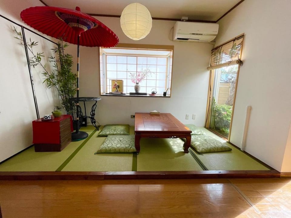 新宿 新大久保駅108 平米日本庭園の宿 Apartment in Shinjuku