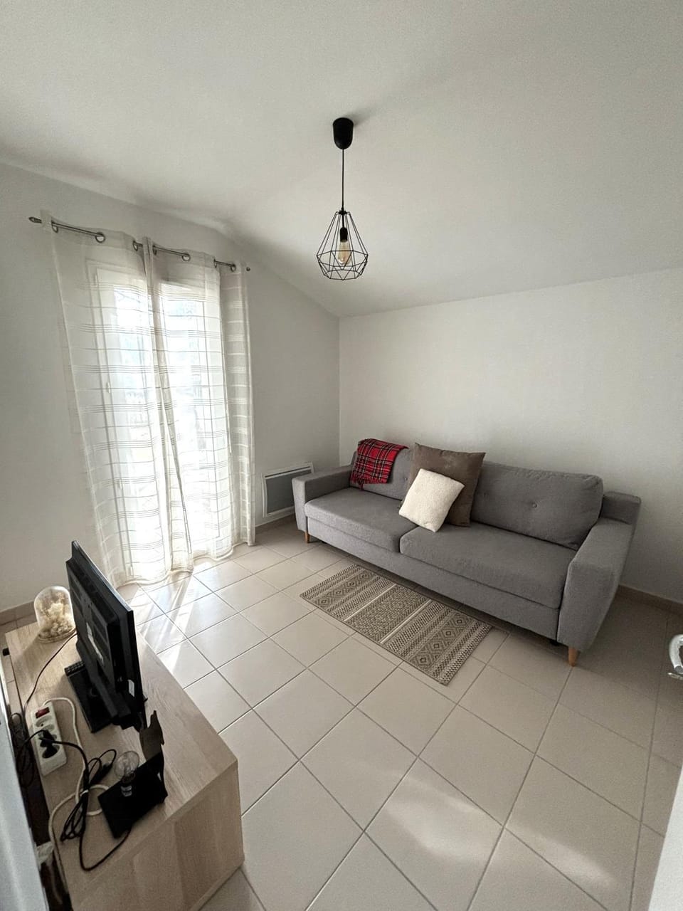 TV and multimedia, Seating area, Bedroom