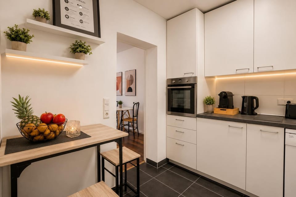 Coffee/tea facilities, Kitchen or kitchenette, Food and drinks, Food, oven, stove, toaster