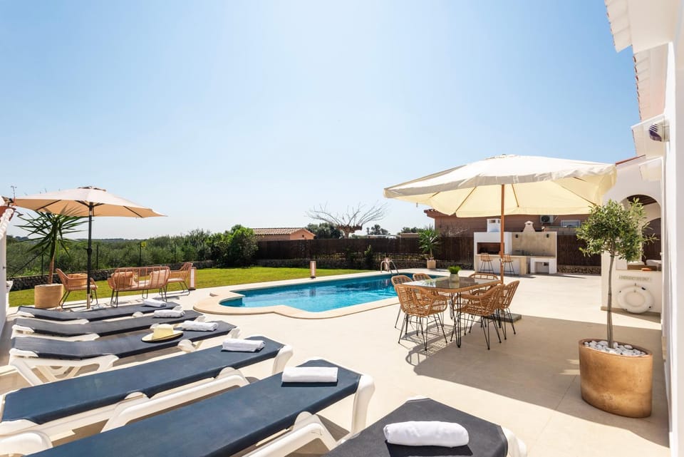 Day, Natural landscape, Pool view, Swimming pool, sunbed