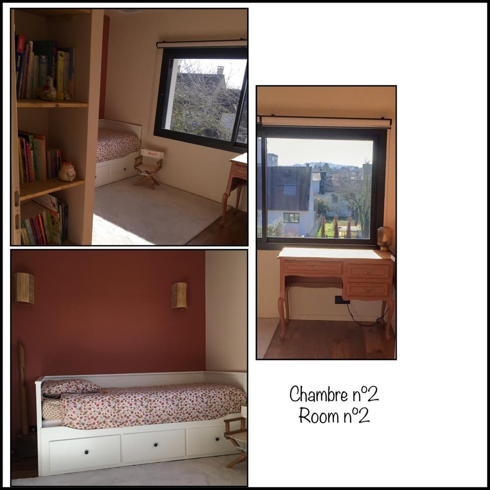 Bed, Library, Photo of the whole room, Bedroom