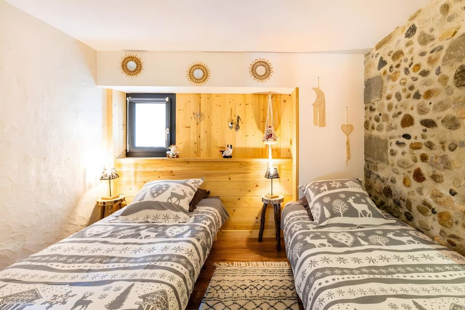 Property building, Living room, Bedroom