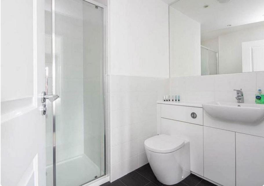 Shower, Toilet