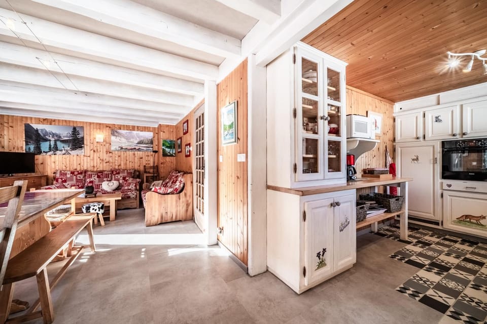 Property building, Kitchen or kitchenette, Living room