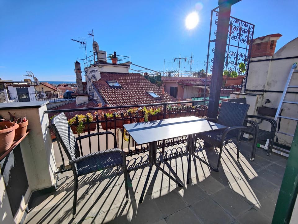 View (from property/room), Balcony/Terrace, City view