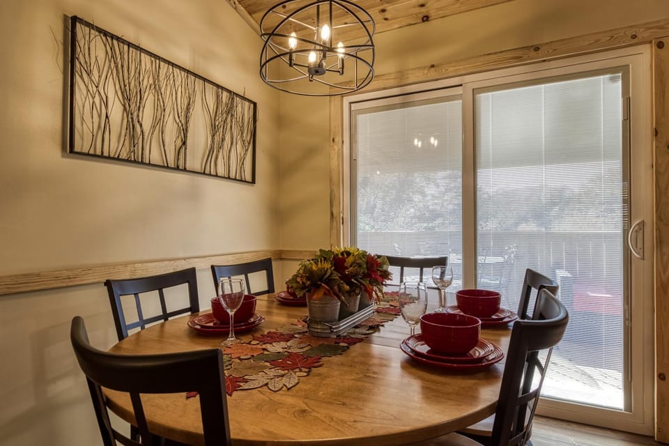 Patio, Patio, Balcony/Terrace, Balcony/Terrace, Decorative detail, Decorative detail, Seating area, Dining area, Pets, Pets, pet friendly, pet friendly