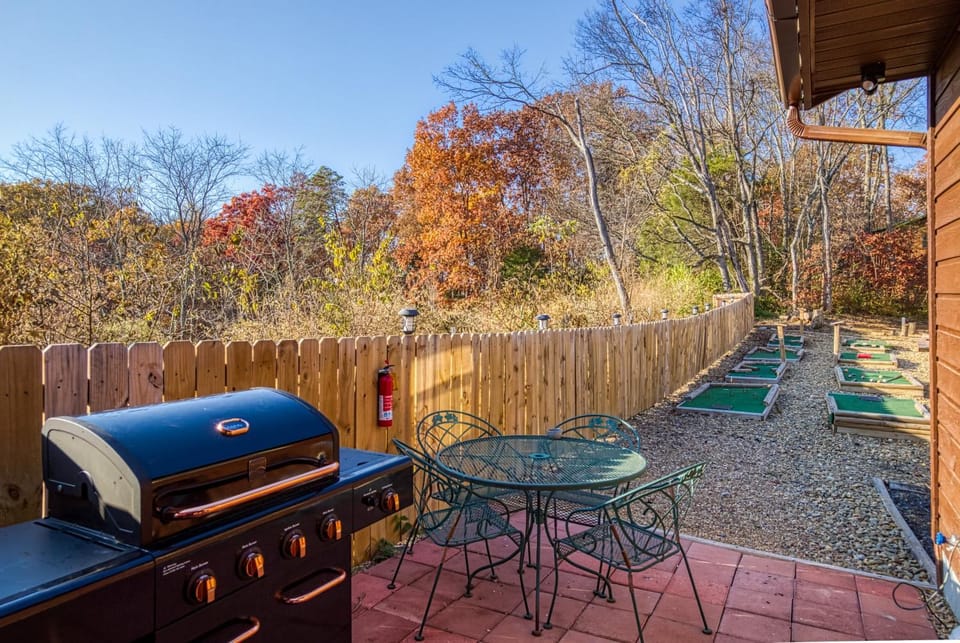 Patio, Day, Natural landscape, BBQ facilities, BBQ facilities, Game Room, View (from property/room), View (from property/room), Balcony/Terrace, Balcony/Terrace, Decorative detail, Decorative detail, Seating area, Evening entertainment, Autumn, Pets, Pets, Mountain view, Mountain view, Entertainment, pet friendly, pet friendly