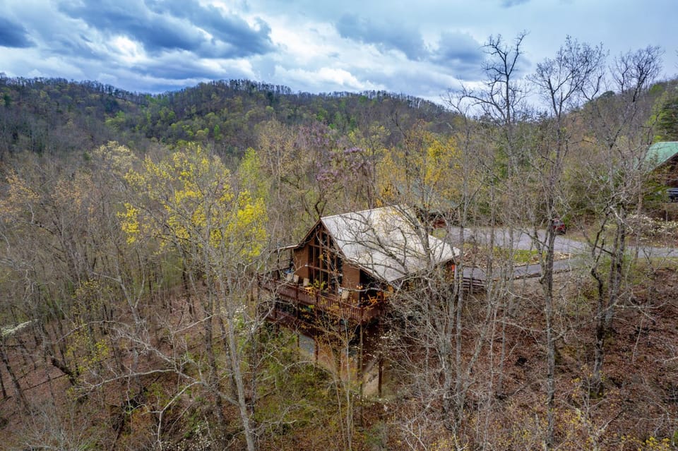 Property building, Spring, Day, Neighbourhood, Natural landscape, Bird's eye view, View (from property/room), Balcony/Terrace, Seating area, Mountain view, pet friendly