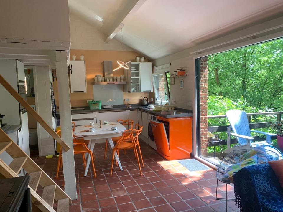 Chalet cosy - terrasse et détente, escapade nature au Bonsoy Chalet in Wallonia, Belgium