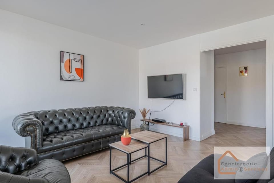 TV and multimedia, Living room, Seating area, internet