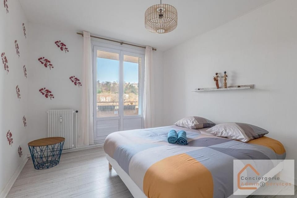 Bed, Balcony/Terrace, Photo of the whole room, Bedroom, towels