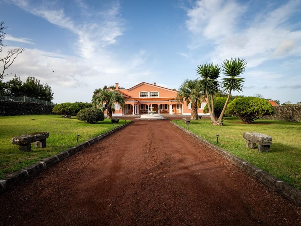 Facade/entrance, Spring, Natural landscape, Garden, Garden view