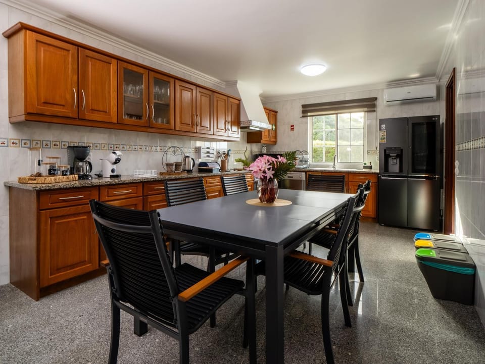 Restaurant/places to eat, Spring, Day, Night, Winter, Summer, Kitchen or kitchenette, Seating area, Dining area, Autumn, On site, Street view, Street view, Seasons, Sunrise, Sunset, dishwasher, oven, stove