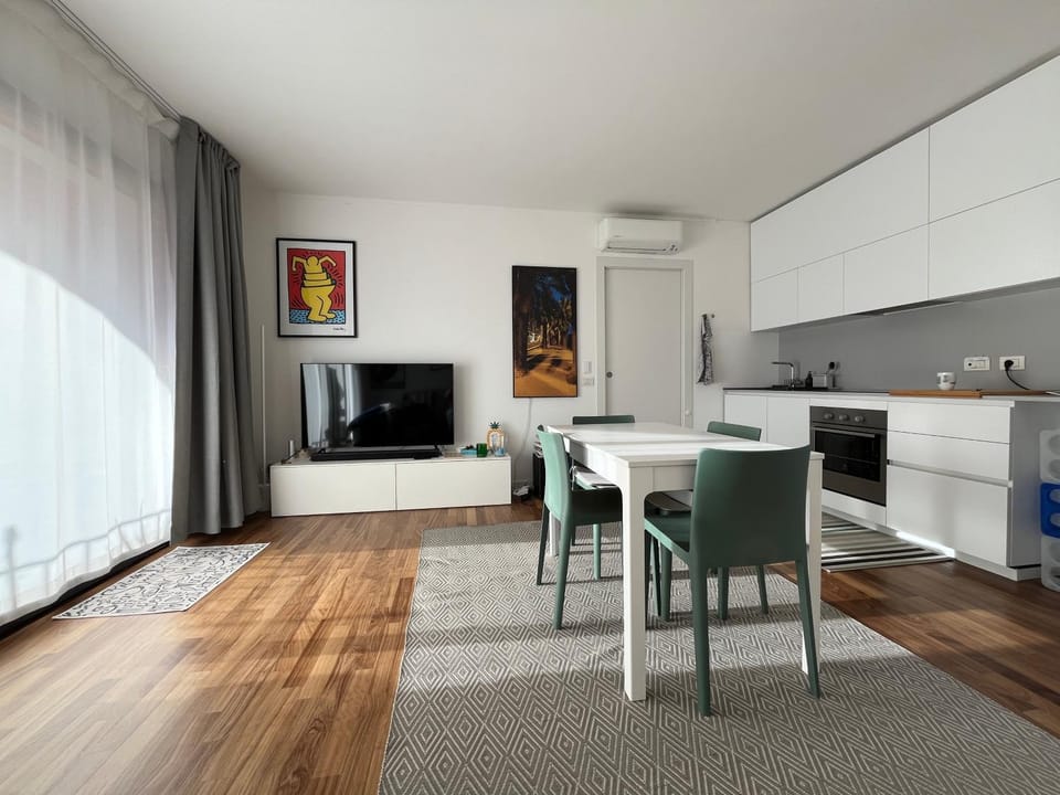 TV and multimedia, Kitchen or kitchenette, Living room, Dining area, oven