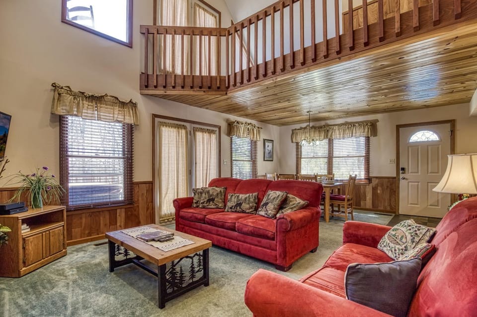 Communal lounge/ TV room, TV and multimedia, Living room, Decorative detail, Decorative detail, Seating area, Dining area, Evening entertainment