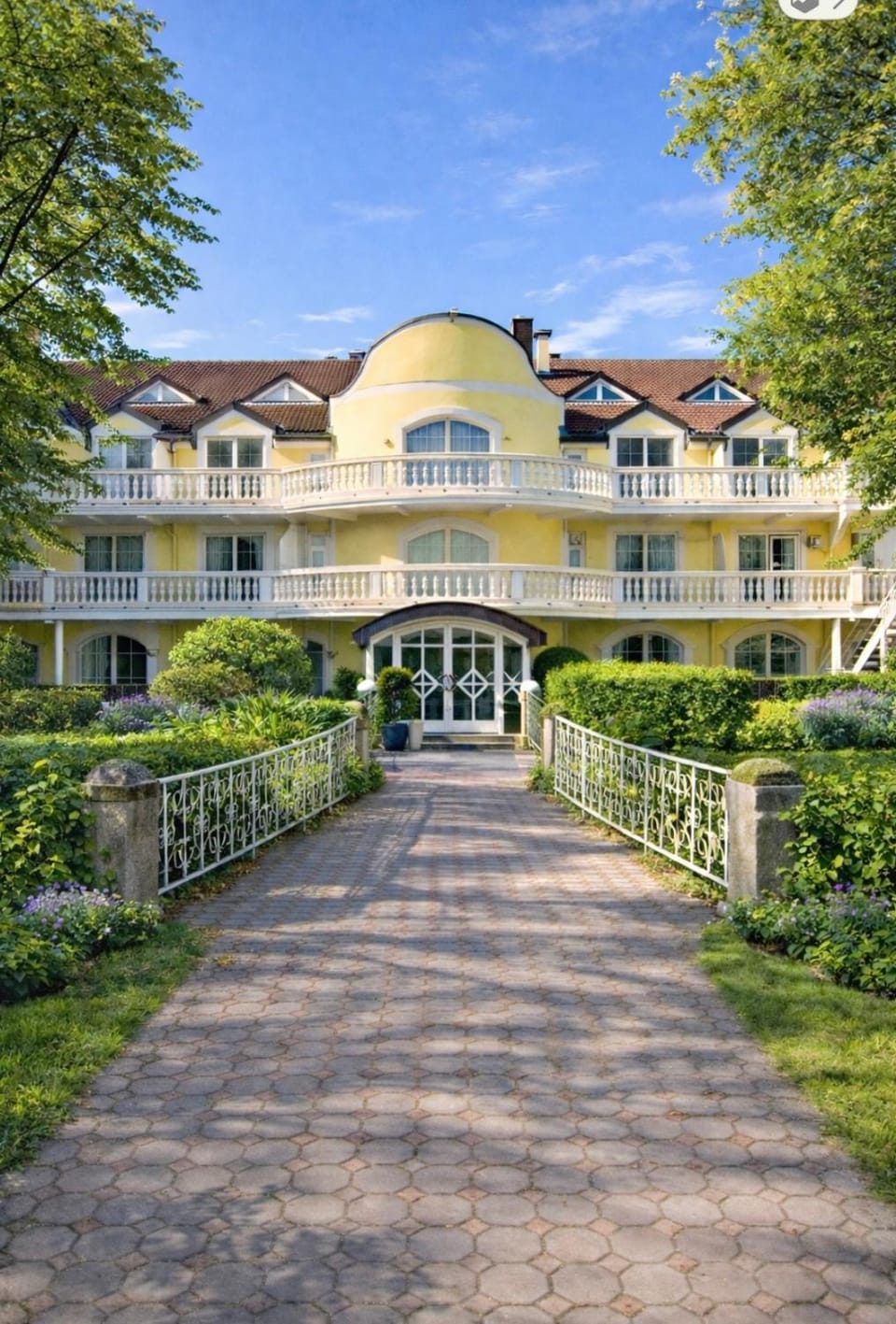 Property building, Spring, Day, Garden, Garden view