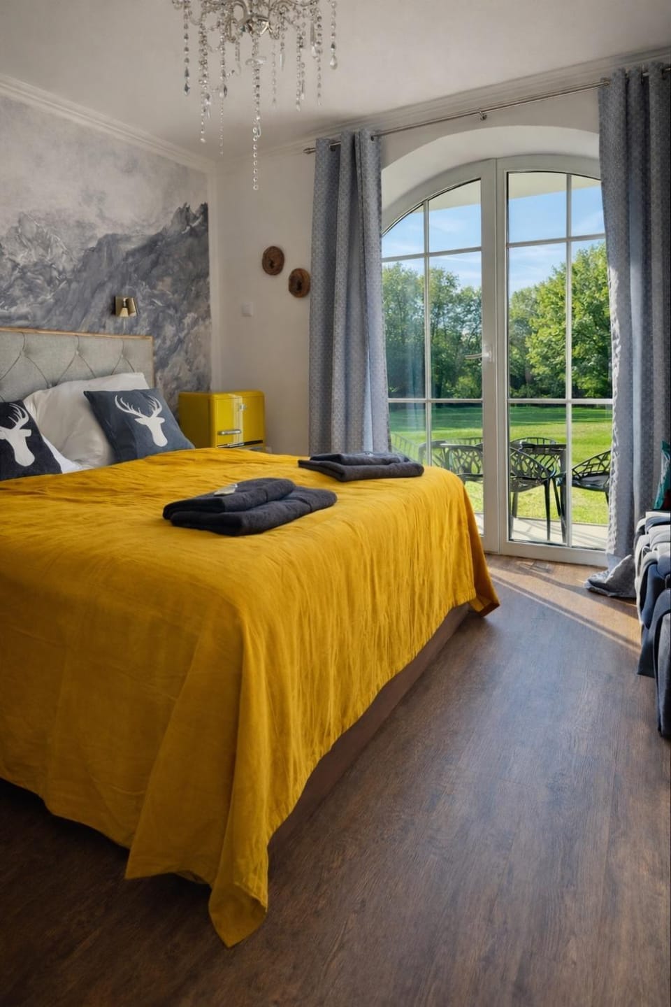 Bed, Garden, Garden, Balcony/Terrace, Photo of the whole room, Dining area, Bedroom, Food, Food, Garden view, Garden view, towels