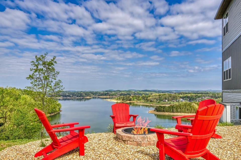 Property building, Day, Natural landscape, View (from property/room), Lake view, Mountain view