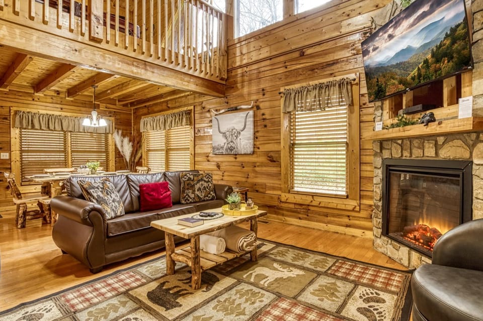 Communal lounge/ TV room, TV and multimedia, Living room, Decorative detail, Decorative detail, Seating area, Dining area, Evening entertainment, Pets, Pets, Entertainment, fireplace, fireplace, pet friendly, pet friendly