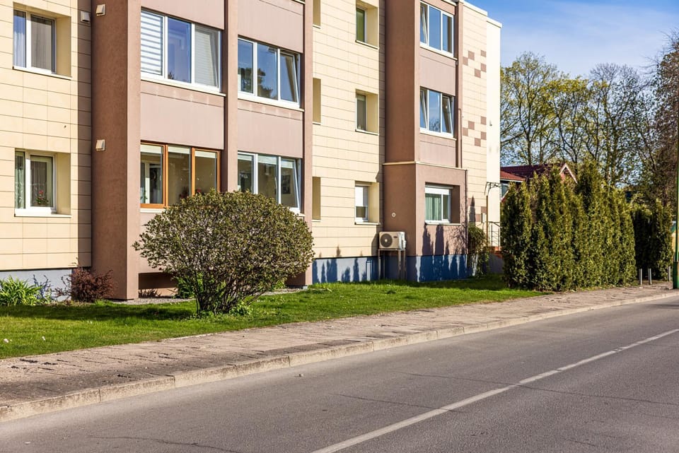 Property building, Neighbourhood