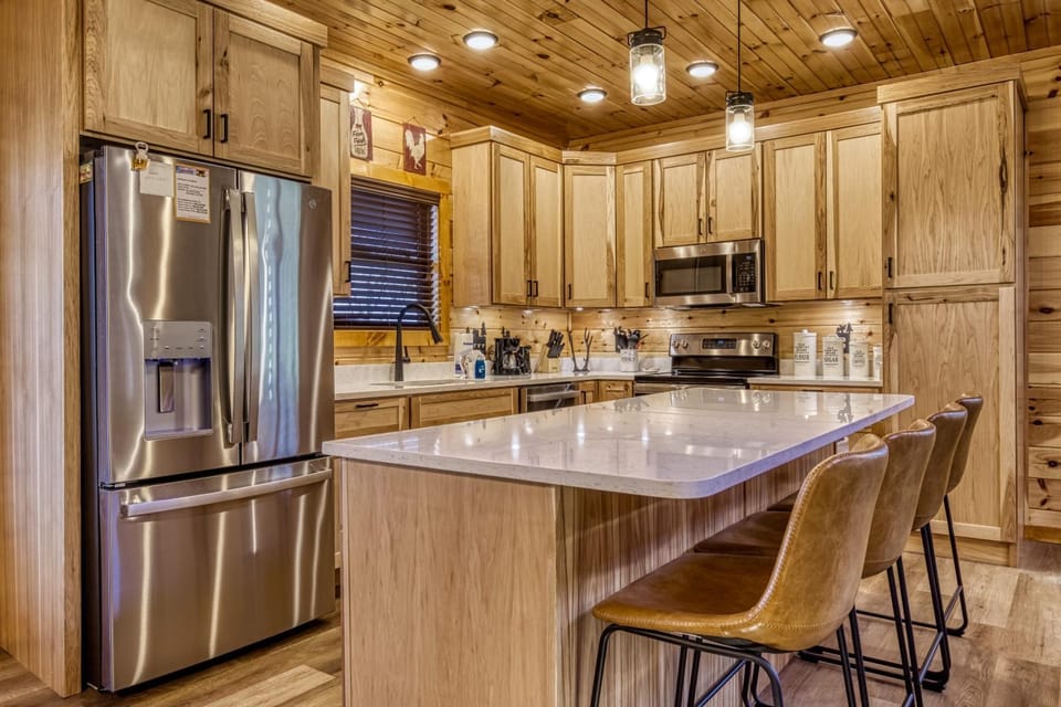 Kitchen or kitchenette, Seating area, dishwasher, microwave, oven, stove