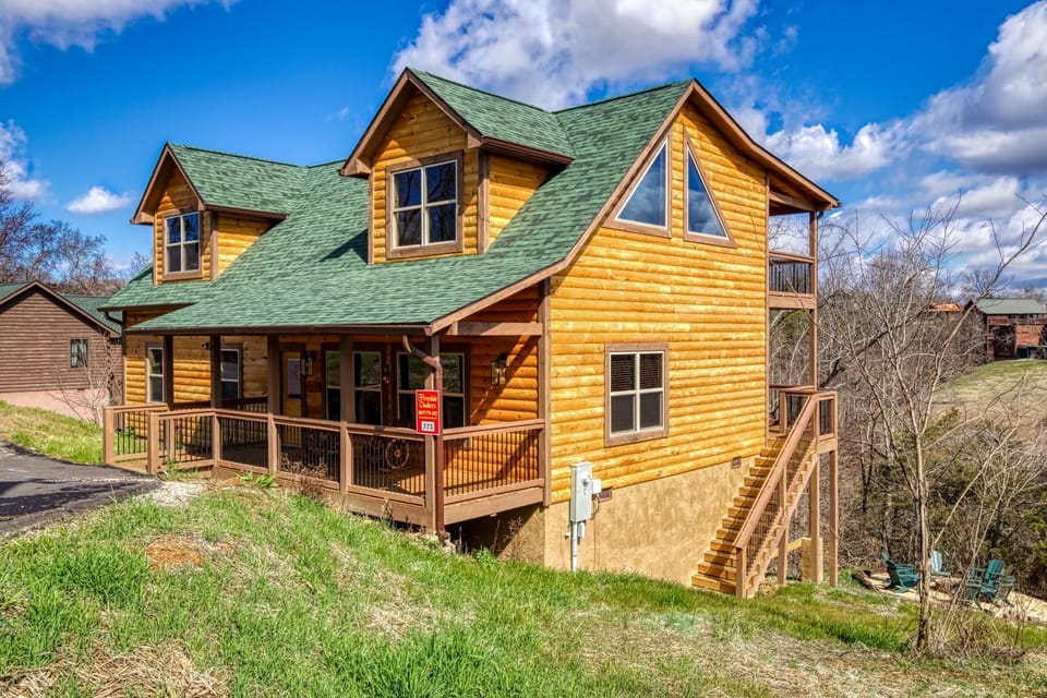 Property building, Day, Neighbourhood, Natural landscape, View (from property/room), Balcony/Terrace, Mountain view