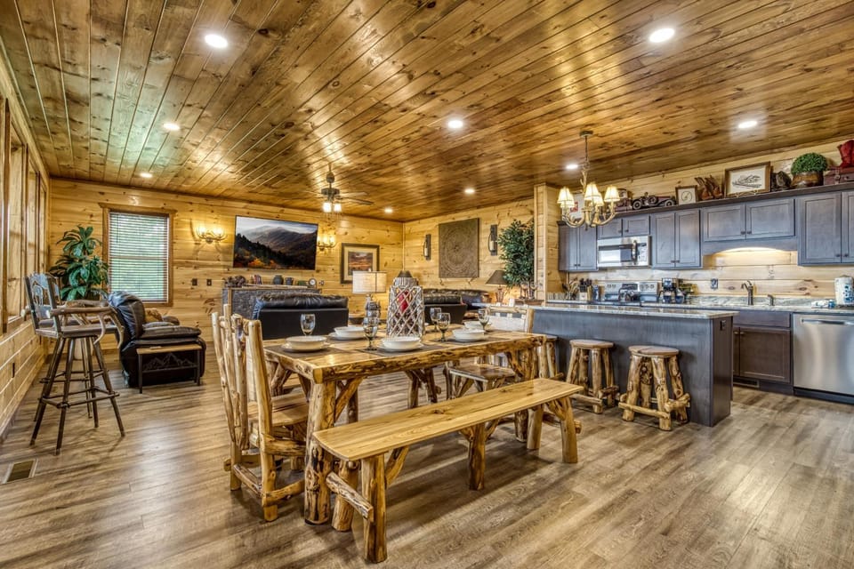 Communal lounge/ TV room, TV and multimedia, Kitchen or kitchenette, Living room, Seating area, Dining area, Evening entertainment, dishwasher, oven, stove