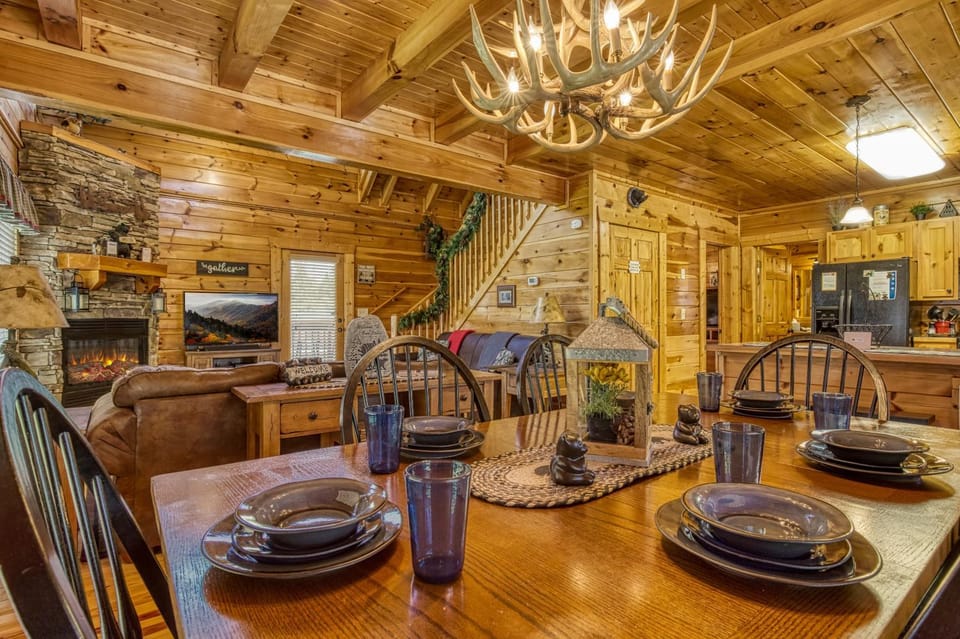 TV and multimedia, Kitchen or kitchenette, Living room, Seating area, Dining area, fireplace, pet friendly