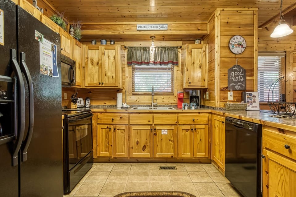 Kitchen or kitchenette, dishwasher, oven, pet friendly, stove