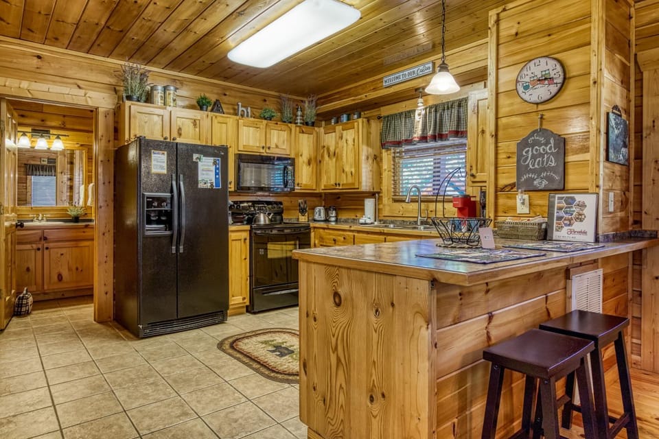 Bathroom, Kitchen or kitchenette, dishwasher, oven, pet friendly, stove