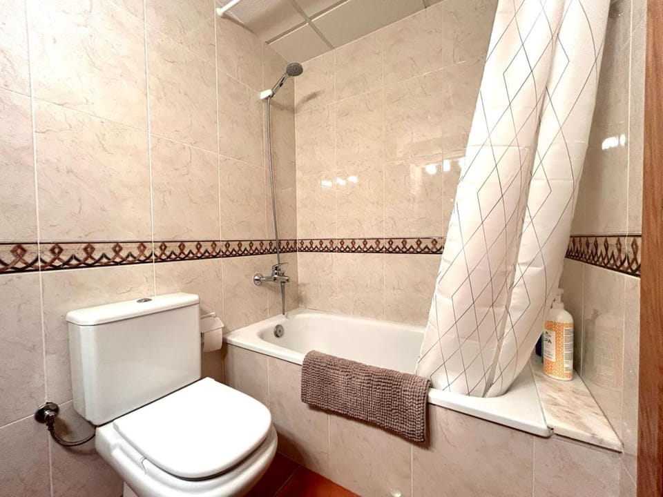 Shower, Toilet, Bathroom, Bath