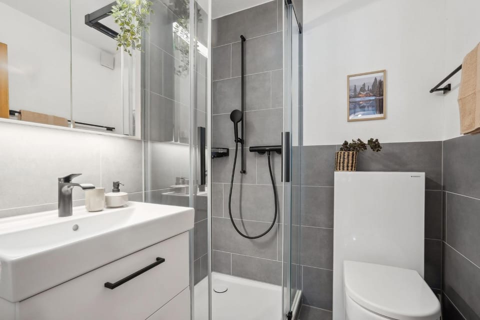 Shower, Toilet, Bathroom