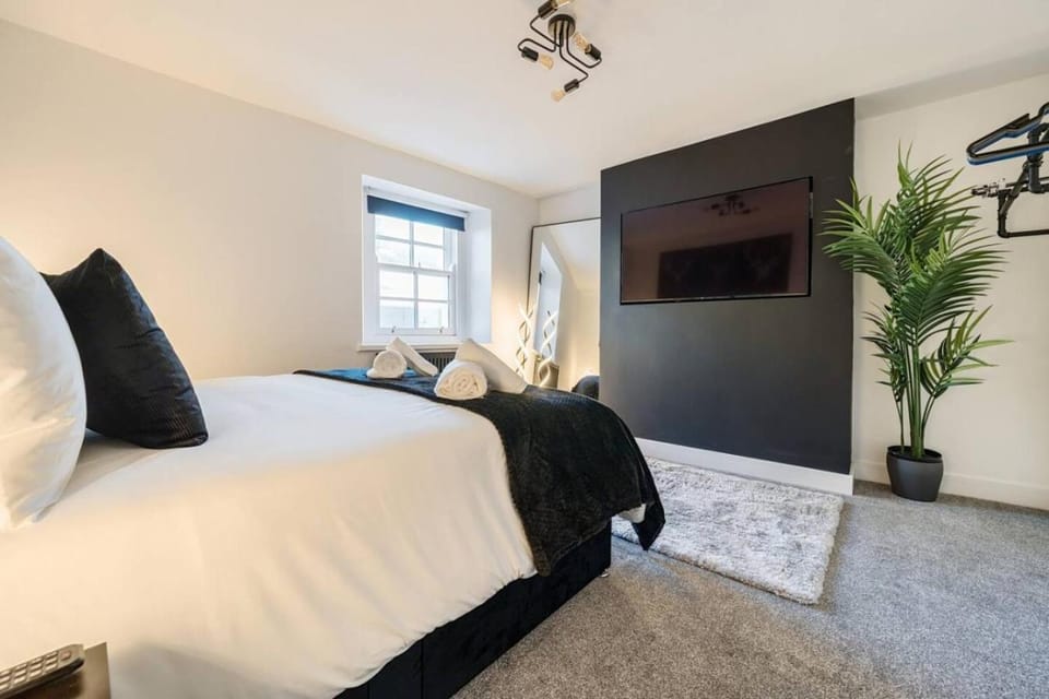 Bed, TV and multimedia, Photo of the whole room, Evening entertainment, Bedroom