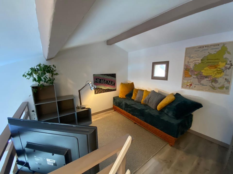 Communal lounge/ TV room